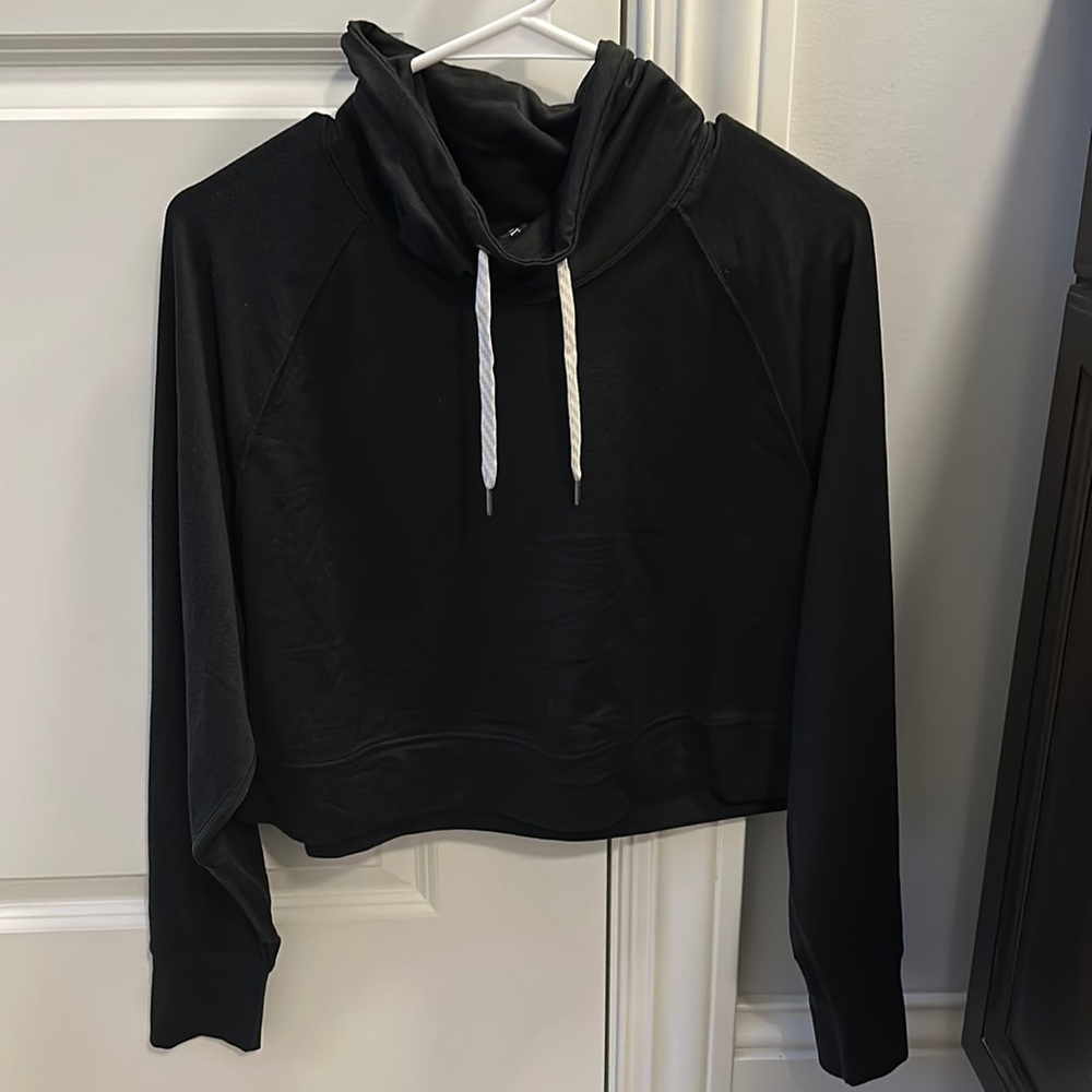 Vuori cropped sweatshirt